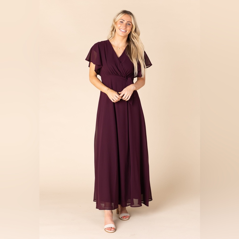 Size Medium Arbor Naples Flutter Sleeve Wrap Dress